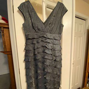 London Times Cocktail Dress in Silver-Gray - Size 6